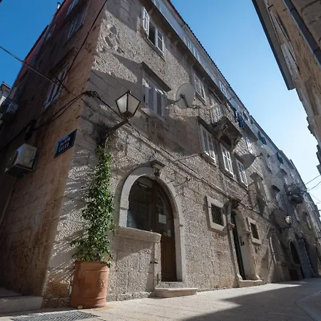 Old Town Апартаменти Макарська